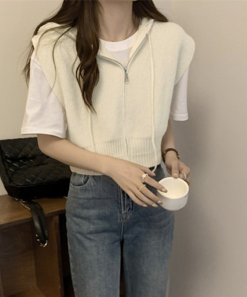 Miniministore(ミニミニストア)の「フード付きジップニットベスト ショート丈(ベスト・レディース・オフホワイト/ブラック/ベージュ/グレー/オリーブ・FREE)」の8枚目の写真