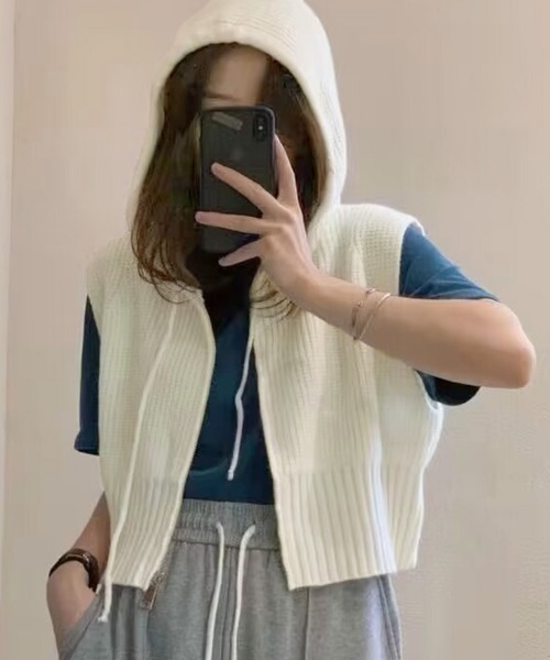 Miniministore(ミニミニストア)の「フード付きジップニットベスト ショート丈(ベスト・レディース・オフホワイト/ブラック/ベージュ/グレー/オリーブ・FREE)」の9枚目の写真