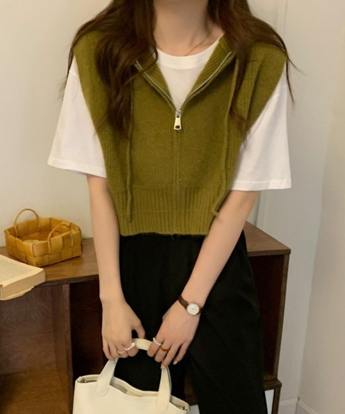 Miniministore(ミニミニストア)の「フード付きジップニットベスト ショート丈(ベスト・レディース・オフホワイト/ブラック/ベージュ/グレー/オリーブ・FREE)」の11枚目の写真