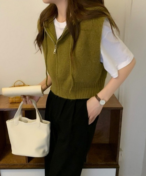 Miniministore(ミニミニストア)の「フード付きジップニットベスト ショート丈(ベスト・レディース・オフホワイト/ブラック/ベージュ/グレー/オリーブ・FREE)」の12枚目の写真