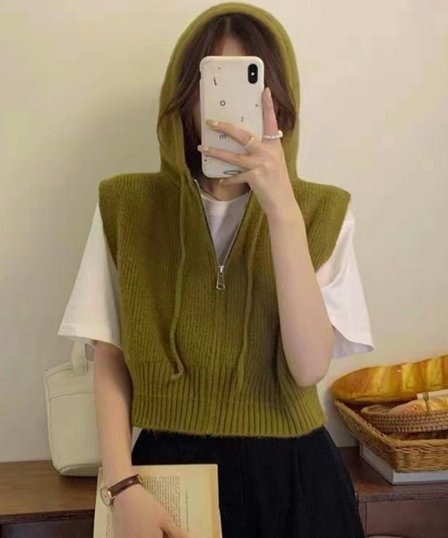 Miniministore(ミニミニストア)の「フード付きジップニットベスト ショート丈(ベスト・レディース・オフホワイト/ブラック/ベージュ/グレー/オリーブ・FREE)」の13枚目の写真
