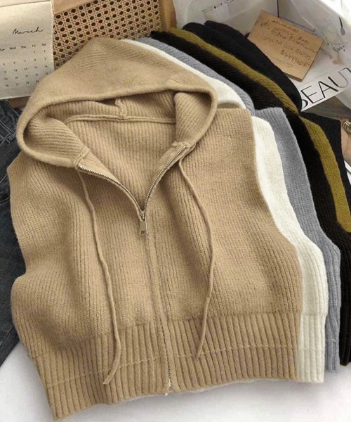 Miniministore(ミニミニストア)の「フード付きジップニットベスト ショート丈(ベスト・レディース・オフホワイト/ブラック/ベージュ/グレー/オリーブ・FREE)」の18枚目の写真