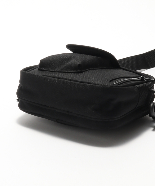 Carhartt WIP（カーハートダブリューアイピー）の「【CARHARTT WIP / カーハート ダブリューアイピー】ESSENTIALS BAG SMALL（クラッチバッグ・メンズ・ブラック・FREE）」の4枚目の写真