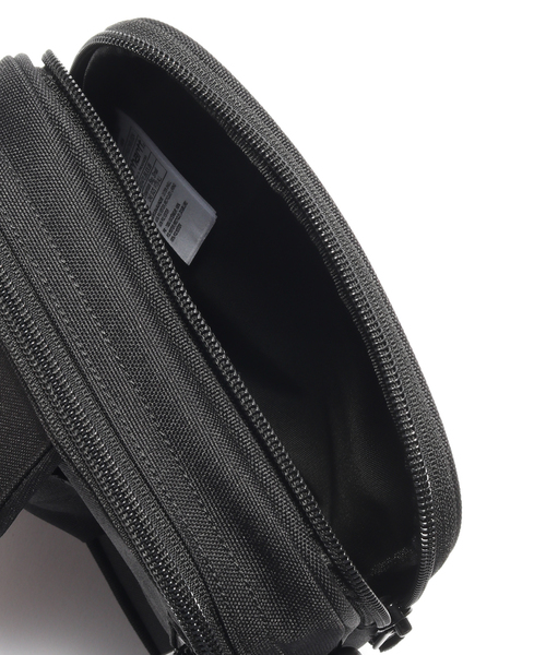 Carhartt WIP（カーハートダブリューアイピー）の「【CARHARTT WIP / カーハート ダブリューアイピー】ESSENTIALS BAG SMALL（クラッチバッグ・メンズ・ブラック・FREE）」の5枚目の写真