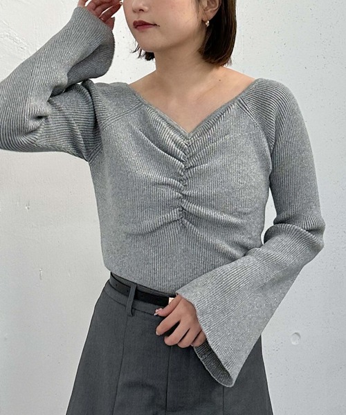 archives（アルシーヴ）の「ラメギャザーフレアスリーブニット（ニット/セーター・レディース・グレー/アイボリー/ブラック/ピンクベージュ・MEDIUM）」の3枚目の写真