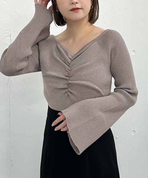 archives（アルシーヴ）の「ラメギャザーフレアスリーブニット（ニット/セーター・レディース・グレー/アイボリー/ブラック/ピンクベージュ・MEDIUM）」の13枚目の写真