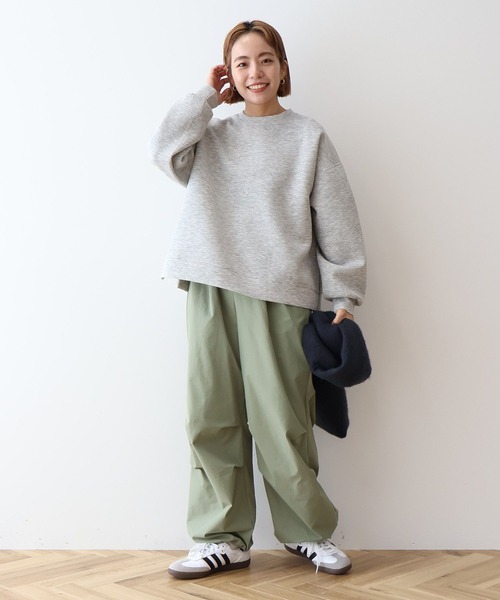 AMERICAN HOLIC(アメリカンホリック)の「サイドスリットポンチプルオーバー(スウェット・レディース・ライトグレー系2/ブルーグリーン/グレイッシュベージュ/ライトイエロー・M/L)」の5枚目の写真