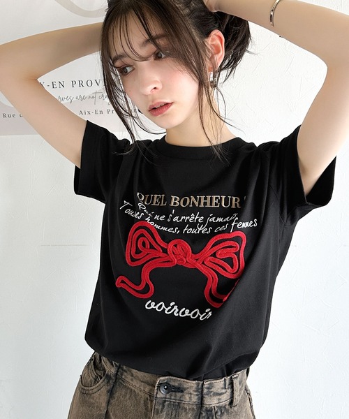 mily bilet(ミウィビレット)の「【mily bilet】華やか大人ガーリー。リボンコード刺繍プレートデザインTシャツ(Tシャツ/カットソー・レディース・ブラック/オートミール/ホワイト/ブラウン・X-LARGE/SMALL/MEDIUM/LARGE)」の2枚目の写真