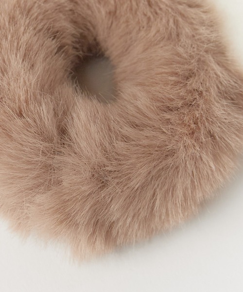 ROOPTOKYO（ループトウキョウ）の「Fluffy Faux Fur Cat Ear-Style Chou-Chou / ふわふわ フェイクファー 猫耳風 シュシュ（ヘアゴム・レディース・ホワイト/ブラウン/ピンク/ベージュ・FREE）」の15枚目の写真
