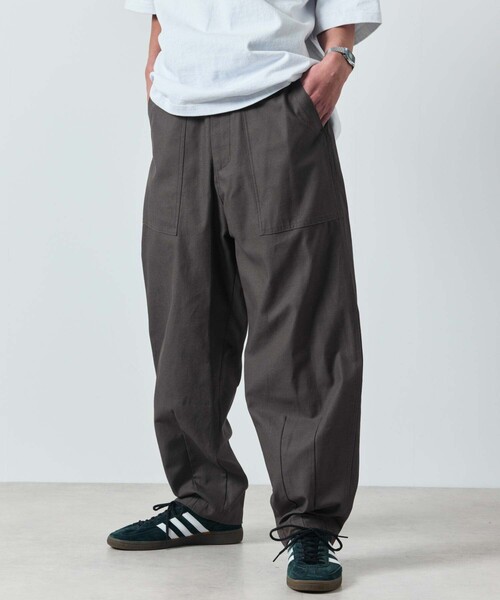 FREAK'S STORE（フリークスストア）の「限定展開 ワイドシルエット ミリタリー ファティーグ カーブパンツ（チノパンツ・メンズ・ベージュ/チャコールグレー/ブラック/オリーブ・LARGE/MEDIUM/SMALL）」の2枚目の写真
