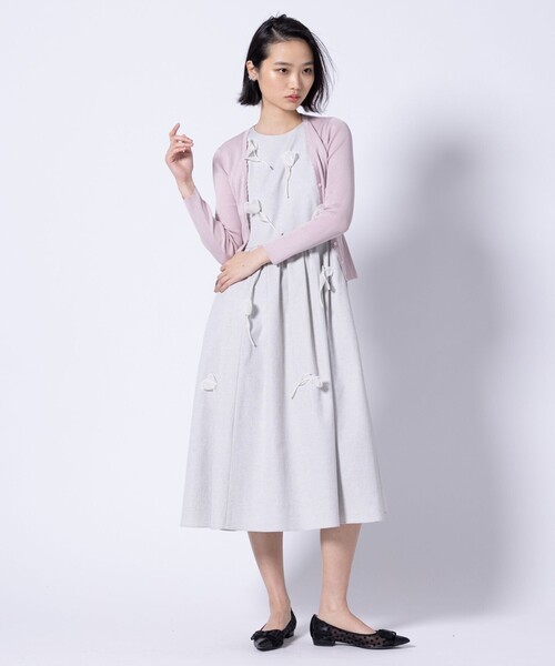 TOCCA(トッカ)の「EYELET AJISAI CARDIGAN カーディガン(カーディガン/ボレロ・レディース・アイボリー系/ブラック系/ブルー系/ピンク系・SMALL/MEDIUM)」の5枚目の写真
