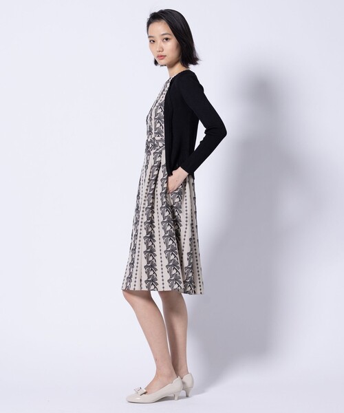 TOCCA(トッカ)の「EYELET AJISAI CARDIGAN カーディガン(カーディガン/ボレロ・レディース・アイボリー系/ブラック系/ブルー系/ピンク系・SMALL/MEDIUM)」の16枚目の写真