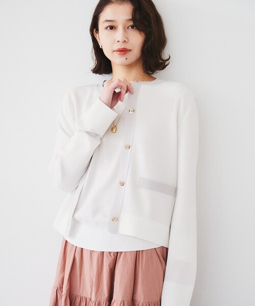 UNTITLED（アンタイトル）の「【配色カラー/アンサンブル可能】キレイめ カーディガンニット（カーディガン/ボレロ・レディース・グレー系8/ホワイト系5/ブラック系4/イエロー系その他/ベージュ系その他7・00/01/02/04/48/03/44）」の4枚目の写真