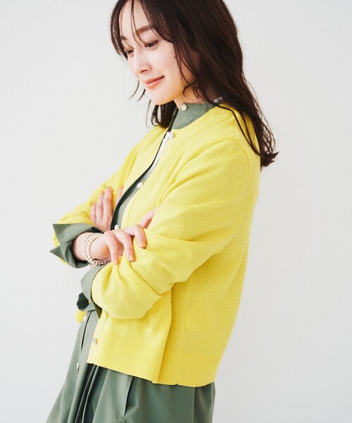 UNTITLED（アンタイトル）の「【配色カラー/アンサンブル可能】キレイめ カーディガンニット（カーディガン/ボレロ・レディース・グレー系8/ホワイト系5/ブラック系4/イエロー系その他/ベージュ系その他7・00/01/02/04/48/03/44）」の8枚目の写真