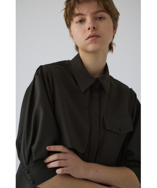 RIM.ARK(リムアーク)の「Gabardine flap SH ギャバジンフラップシャツ(シャツ/ブラウス・レディース・ネイビー/マルチ/ダークグリーン・FREE)」の4枚目の写真