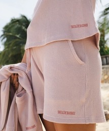 BILLABONG（ビラボン）の「BILLABONG レディース 【CHILLWEAR】 WAFFLE SHORTS セットアップボトムス 【2025年春夏モデル】/ビラボンウエストゴムロゴワンポイントスウェットショートパンツ（その他パンツ）」