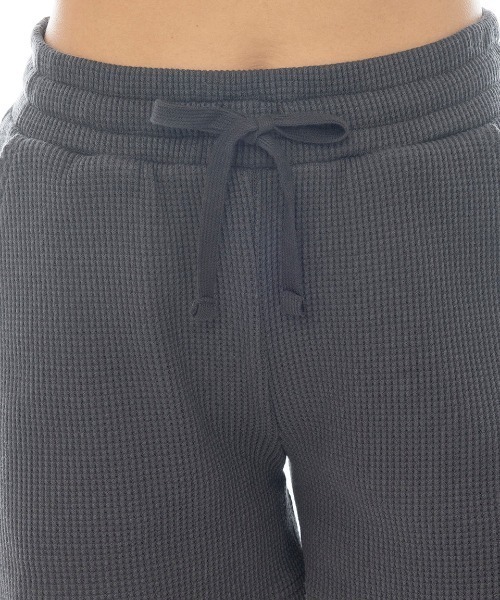 BILLABONG（ビラボン）の「BILLABONG レディース 【CHILLWEAR】 WAFFLE SHORTS セットアップボトムス 【2025年春夏モデル】/ビラボンウエストゴムロゴワンポイントスウェットショートパンツ（その他パンツ・レディース・ライトパープル/ブラック系その他/アイボリー・MEDIUM）」の5枚目の写真