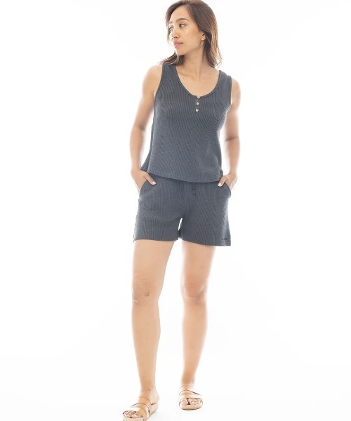 BILLABONG（ビラボン）の「BILLABONG レディース 【CHILLWEAR】 WAFFLE SHORTS セットアップボトムス 【2025年春夏モデル】/ビラボンウエストゴムロゴワンポイントスウェットショートパンツ（その他パンツ・レディース・ライトパープル/ブラック系その他/アイボリー・MEDIUM）」の8枚目の写真