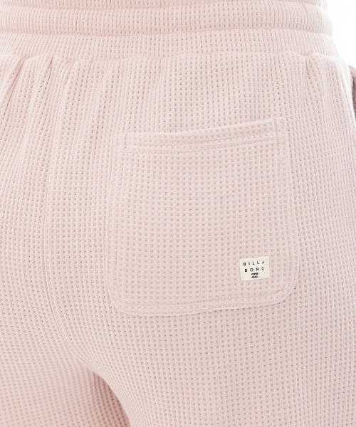 BILLABONG（ビラボン）の「BILLABONG レディース 【CHILLWEAR】 WAFFLE SHORTS セットアップボトムス 【2025年春夏モデル】/ビラボンウエストゴムロゴワンポイントスウェットショートパンツ（その他パンツ・レディース・ライトパープル/ブラック系その他/アイボリー・MEDIUM）」の13枚目の写真