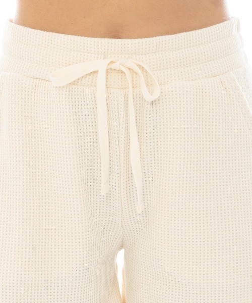 BILLABONG（ビラボン）の「BILLABONG レディース 【CHILLWEAR】 WAFFLE SHORTS セットアップボトムス 【2025年春夏モデル】/ビラボンウエストゴムロゴワンポイントスウェットショートパンツ（その他パンツ・レディース・ライトパープル/ブラック系その他/アイボリー・MEDIUM）」の17枚目の写真