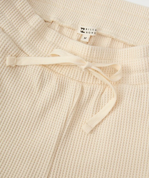 BILLABONG（ビラボン）の「BILLABONG レディース 【CHILLWEAR】 WAFFLE SHORTS セットアップボトムス 【2025年春夏モデル】/ビラボンウエストゴムロゴワンポイントスウェットショートパンツ（その他パンツ・レディース・ライトパープル/ブラック系その他/アイボリー・MEDIUM）」の19枚目の写真