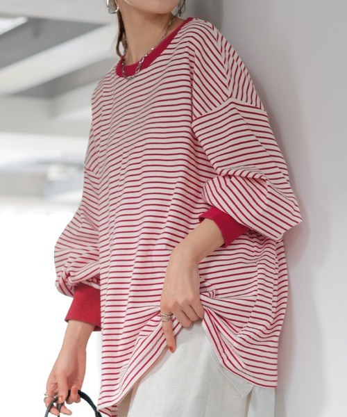HUG.U(ハグユー)の「<選べるネック> ゆる袖 ボーダーTシャツ(Tシャツ/カットソー・レディース・レッド/ホワイト/ブラック系その他/グレー/グレー系その他/ブラック/レッド系その他/ホワイト系その他/グレー系その他3/ブルー系その他/グレー系その他2/ホワイト系その他3/レッド系その他3/ブラウン/ブラック系その他3/ホワイト系その他2/レッド系その他2/ブルー/ブラウン系その他/ブラック系その他2・FREE)」の1枚目の写真