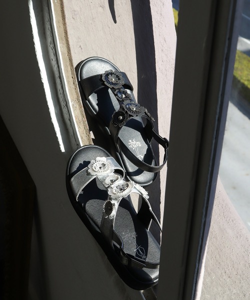 あしながおじさん(アシナガオジサン)の「フラワースタッズサンダル 1310267(サンダル・レディース・ブラック/シルバー・22.5cm/23cm/23.5cm/24cm/24.5cm)」の5枚目の写真