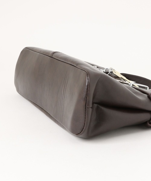 apres jour mignon（アプレジュールミニョン）の「【apresjour mignon×ARIAZ】ヴィンテージ風スクエアバッグ（ハンドバッグ・レディース・ブラック/ブラウン系その他/ボルドー・ONESIZE）」の5枚目の写真