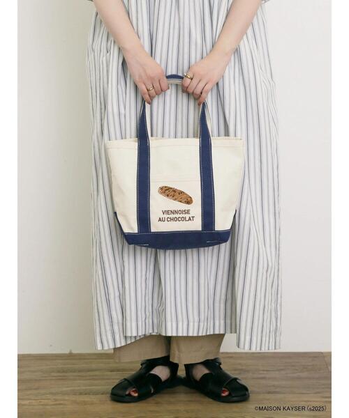 Samansa Mos2（サマンサ モスモス）の「【MAISON KAYSER】刺繍キャンバスバッグ（ハンドバッグ・レディース・キャメル/ネイビー・F）」の3枚目の写真