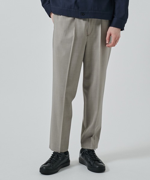 STUDIOUS（ステュディオス）の「【STUDIOUS】SUMMER WOOL TAPERED SLACKS（スラックス・メンズ・ブラック/カーキ/ベージュ/ダークブラウン・1/2）」の3枚目の写真