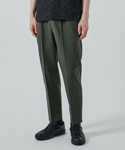 STUDIOUS（ステュディオス）の「【STUDIOUS】SUMMER WOOL TAPERED SLACKS（スラックス・メンズ・ブラック/カーキ/ベージュ/ダークブラウン・1/2）」の4枚目の写真