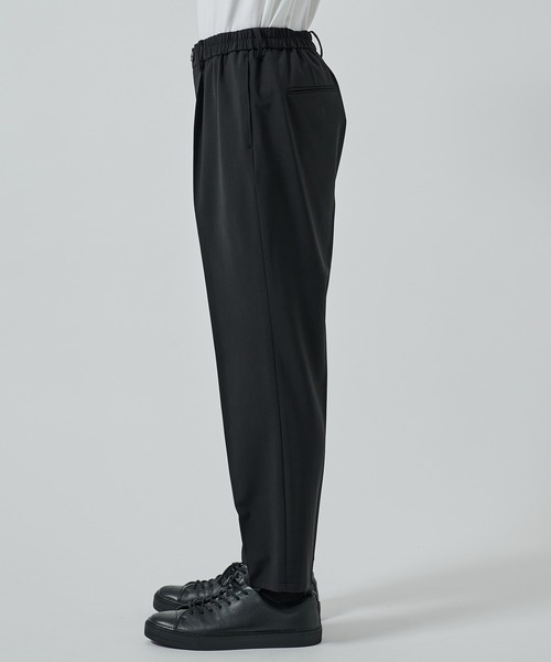 STUDIOUS（ステュディオス）の「【STUDIOUS】SUMMER WOOL TAPERED SLACKS（スラックス・メンズ・ブラック/カーキ/ベージュ/ダークブラウン・1/2）」の9枚目の写真