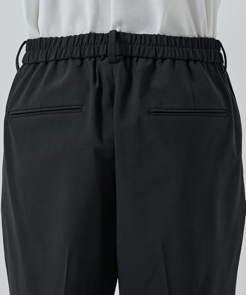 STUDIOUS（ステュディオス）の「【STUDIOUS】SUMMER WOOL TAPERED SLACKS（スラックス・メンズ・ブラック/カーキ/ベージュ/ダークブラウン・1/2）」の17枚目の写真