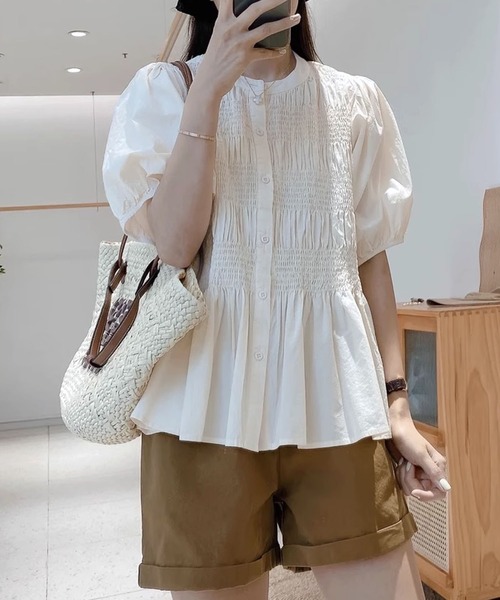 aimoha(アイモハ)の「コットンギャザー半袖ブラウス シャーリングデザイン (SS)(シャツ/ブラウス・レディース・ブラック/ライトベージュ/ホワイト/ピンク・FREE)」の2枚目の写真