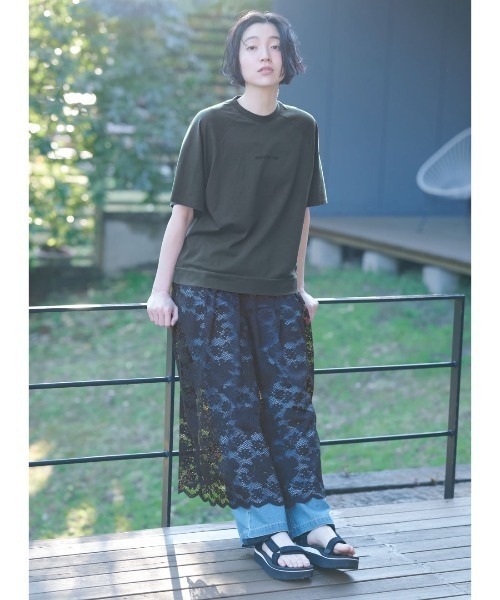 THREE FIFTY STANDARD（スリーフィフティースタンダード）の「ＴＨＲＥＥ　ＦＩＦＴＹ　ＳＴＡＮＤＡＲＤ　ピグメント加工のロゴプリントＴシャツ（Tシャツ/カットソー・レディース・スモークピンク/チャコールグレー/ベージュ・M/L/LL）」の4枚目の写真