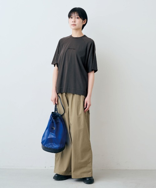 THREE FIFTY STANDARD（スリーフィフティースタンダード）の「ＴＨＲＥＥ　ＦＩＦＴＹ　ＳＴＡＮＤＡＲＤ　ピグメント加工のロゴプリントＴシャツ（Tシャツ/カットソー・レディース・スモークピンク/チャコールグレー/ベージュ・M/L/LL）」の7枚目の写真