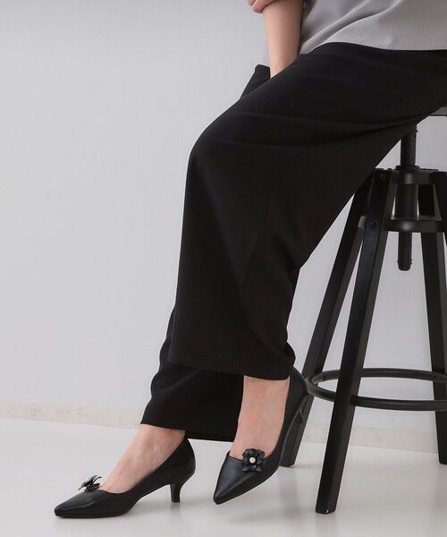 OPAQUE.CLIP(オペークドットクリップ)の「【2WAY/抗菌防臭加工】フラワークリップ付きパンプス(パンプス・レディース・ベージュ/ブラック・01/02/03)」の3枚目の写真