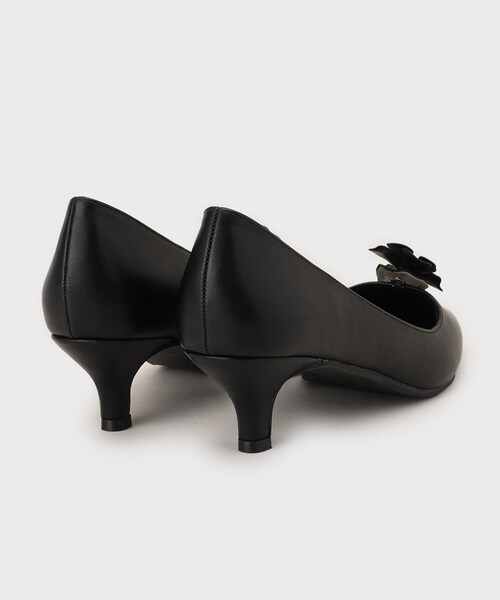 OPAQUE.CLIP(オペークドットクリップ)の「【2WAY/抗菌防臭加工】フラワークリップ付きパンプス(パンプス・レディース・ベージュ/ブラック・01/02/03)」の6枚目の写真