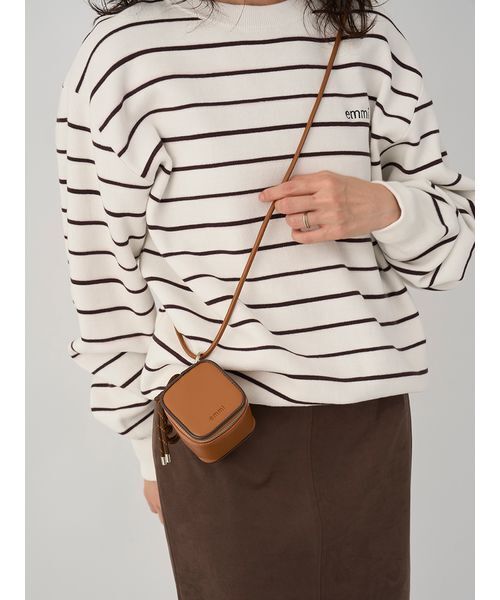 emmi（エミ）の「キューブマルチチャーム（ショルダーバッグ・レディース・キャメル/ネイビー/ブルー・F）」の3枚目の写真