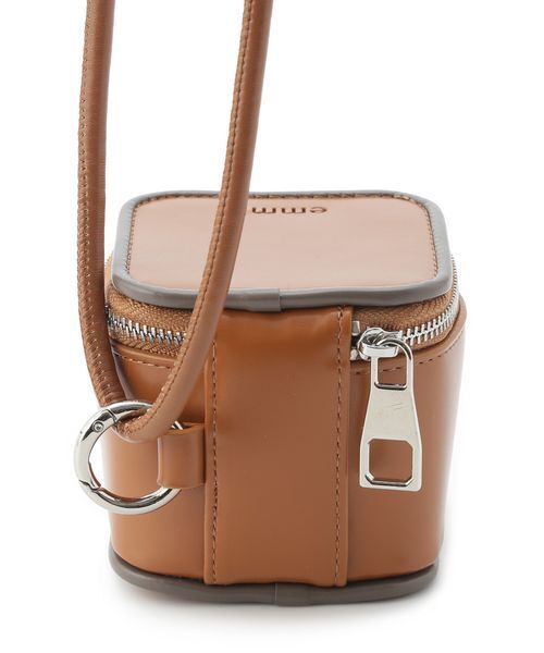 emmi（エミ）の「キューブマルチチャーム（ショルダーバッグ・レディース・キャメル/ネイビー/ブルー・F）」の7枚目の写真