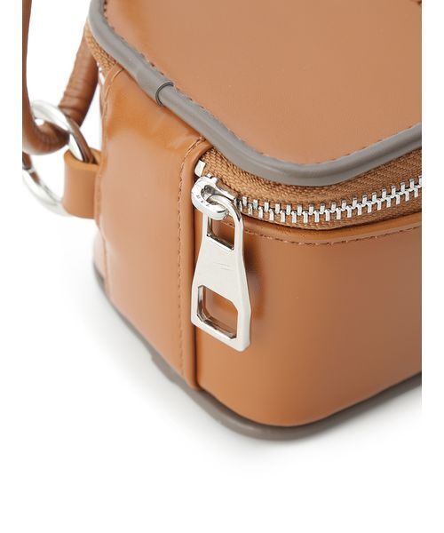 emmi（エミ）の「キューブマルチチャーム（ショルダーバッグ）」 - WEAR