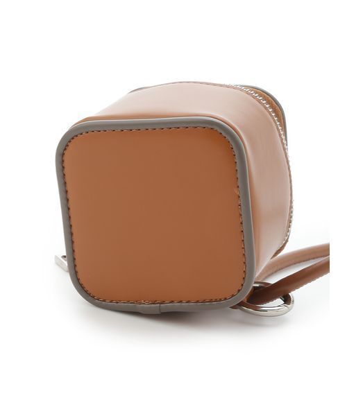 emmi（エミ）の「キューブマルチチャーム（ショルダーバッグ・レディース・キャメル/ネイビー/ブルー・F）」の12枚目の写真