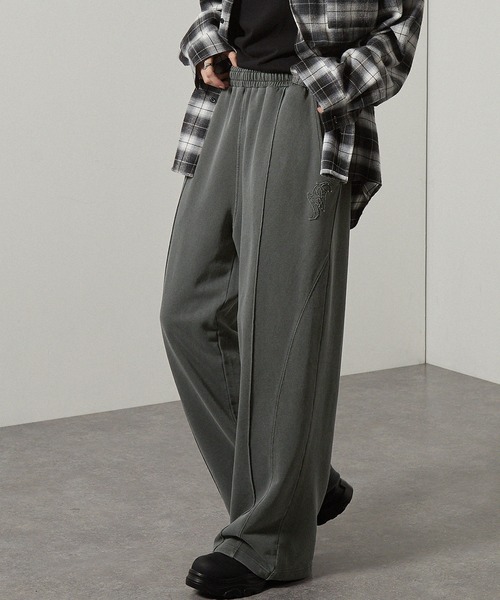 Alfred Alex（アルフレッドアレックス）の「【Alfred Alex】ヴィンテージ加工ピグメントダメージパッチロゴドロストカーブスウェットパンツ【セットアップ対応】（スウェットパンツ・メンズ・ブラック/ワインレッド/チャコール/グレイッシュブルー・S/M/L）」の2枚目の写真