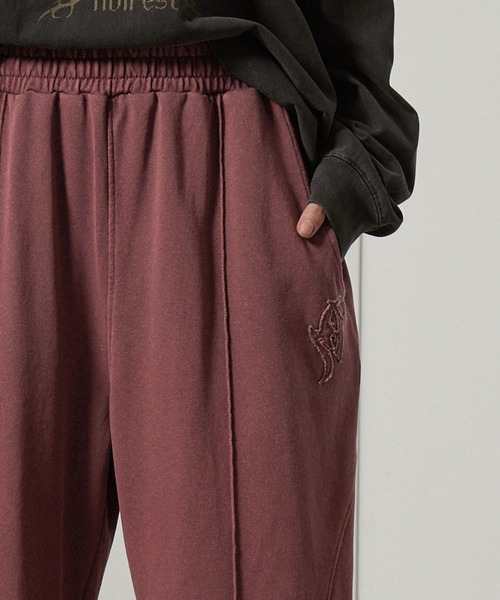 Alfred Alex（アルフレッドアレックス）の「【Alfred Alex】ヴィンテージ加工ピグメントダメージパッチロゴドロストカーブスウェットパンツ【セットアップ対応】（スウェットパンツ・メンズ・ブラック/ワインレッド/チャコール/グレイッシュブルー・S/M/L）」の10枚目の写真