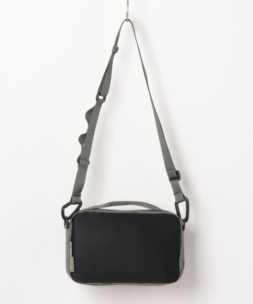 CIE(シー)の「【CIE/シー】GRID3 MINI SHOULDER BAG LIMITED EDITION(ショルダーバッグ・メンズ・オリーブ・FREE)」の2枚目の写真