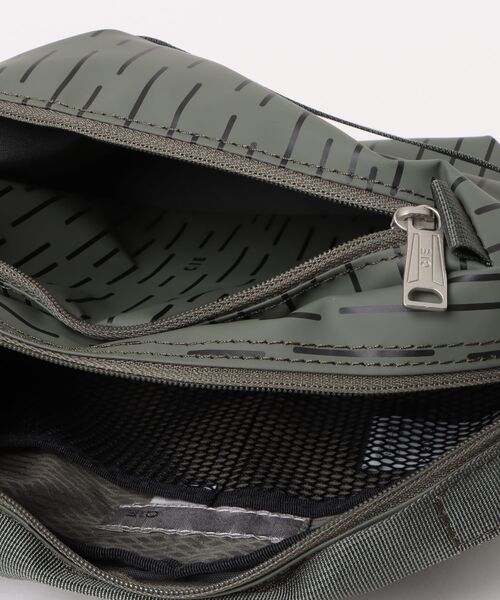 CIE(シー)の「【CIE/シー】GRID3 MINI SHOULDER BAG LIMITED EDITION(ショルダーバッグ・メンズ・オリーブ・FREE)」の4枚目の写真