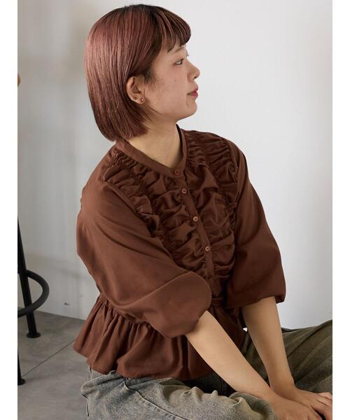 ehka sopo(エヘカソポ)の「シャーリングバンドカラーブラウス(シャツ/ブラウス・レディース・ブラウン/オフホワイト/ブラック・F)」の6枚目の写真