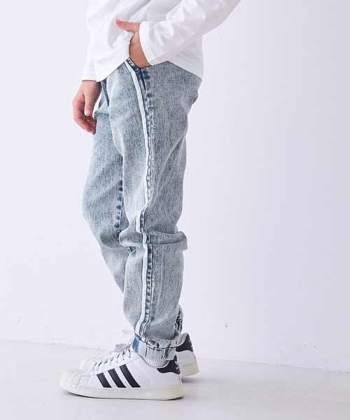 coca（coca）（コカ）の「キッズ　デニムサイドラインジョガーパンツ（デニムパンツ・キッズ・ブラック/ライトブルー・120/130/140/150）」の4枚目の写真