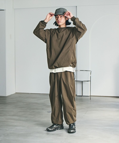 BAYFLOW（ベイフロー）の「【ストレッチ・イージーケア・吸水速乾・マシンウォッシャブル】SOLOTEXプルオーバー（その他トップス・メンズ・カーキ/ブラック・LARGE/MEDIUM）」の13枚目の写真