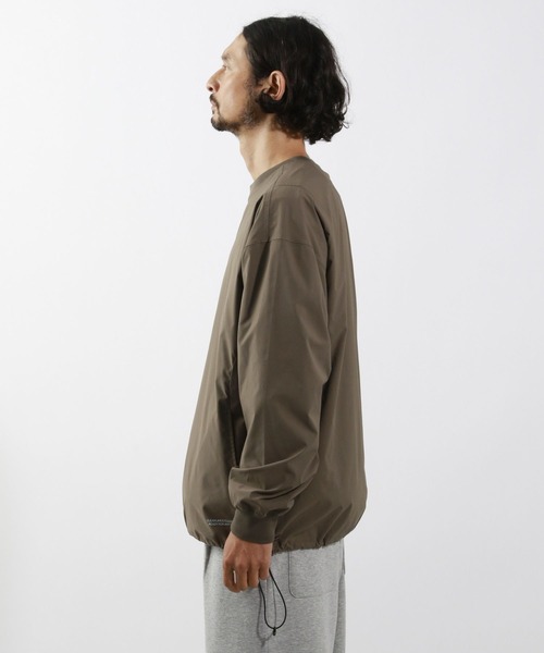 BAYFLOW（ベイフロー）の「【ストレッチ・イージーケア・吸水速乾・マシンウォッシャブル】SOLOTEXプルオーバー（その他トップス・メンズ・カーキ/ブラック・LARGE/MEDIUM）」の9枚目の写真